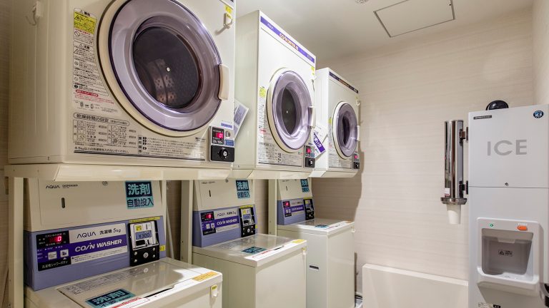 【館内施設（2階）】コインランドリー　※セキュリティのため、入室にはルームキーが必要となります